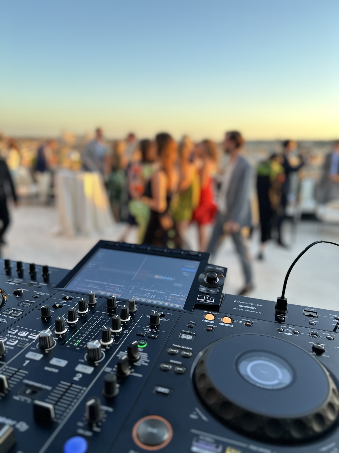 Console DJ durante un evento di Roberto Amato